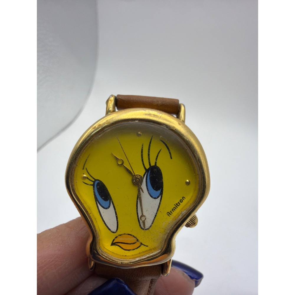 Vintage 1997 Armitron Tweety Bird Watch Gold Tone Leather Strap 2200/308